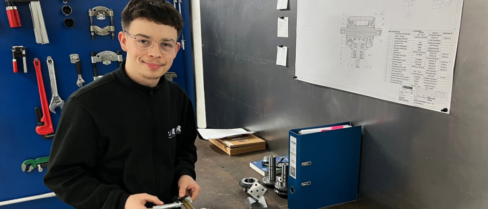 Finn (16) | Auszubildender zum Industriemechaniker 
